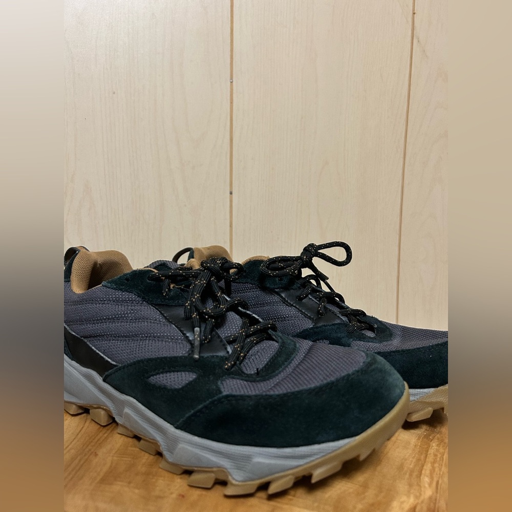 Women’s Columbia hiking shoes size 8